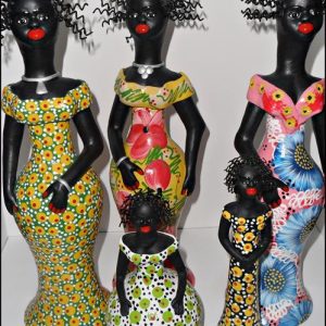 Bonecas Negras com Cabelo de Mola