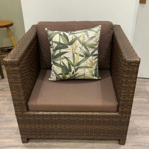 Poltrona modelo Sumatra em fibra sintética